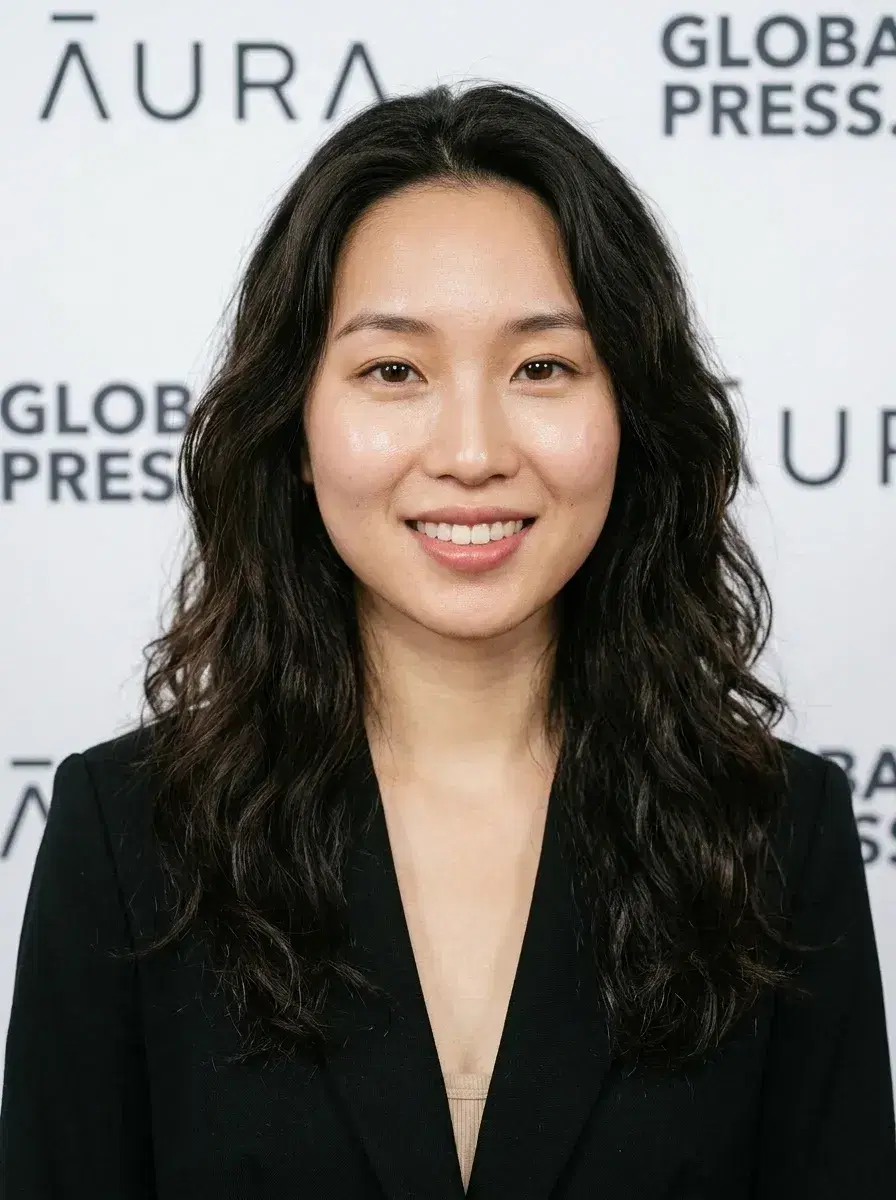 AI AI Celebrity Photos — Star-Level Glamour — Press junket step-and-repeat AI celebrity photo — generated by Pose AI